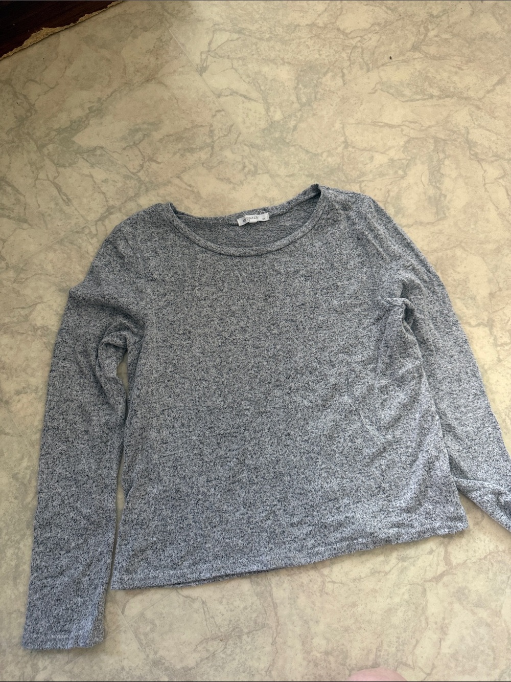 Women's Heather Gray Long-Sleeve Crewneck Top